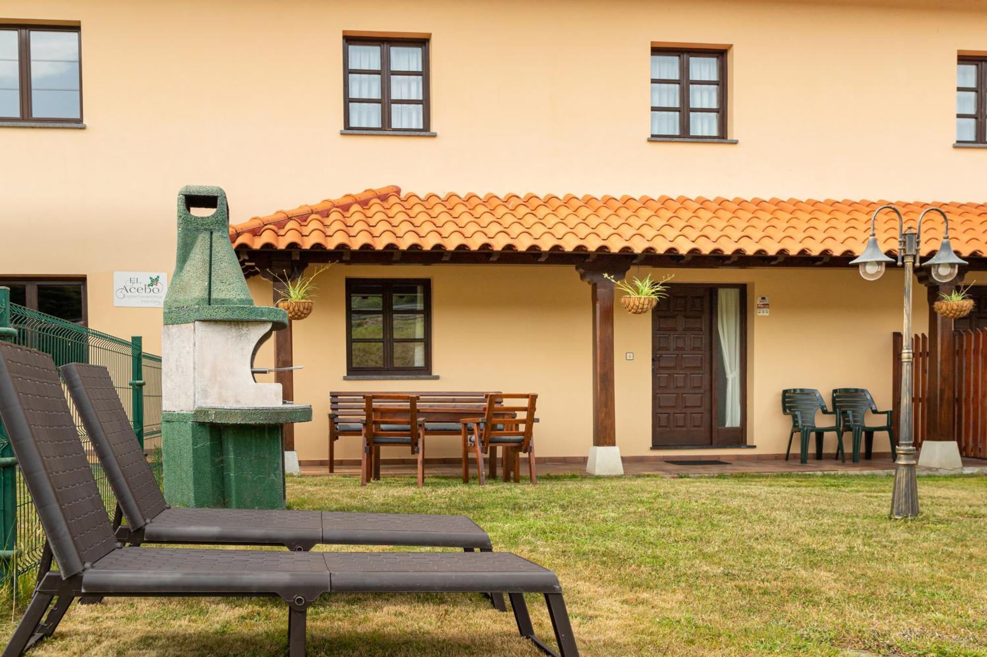 Apartamentos El Acebo Navés Quarto foto